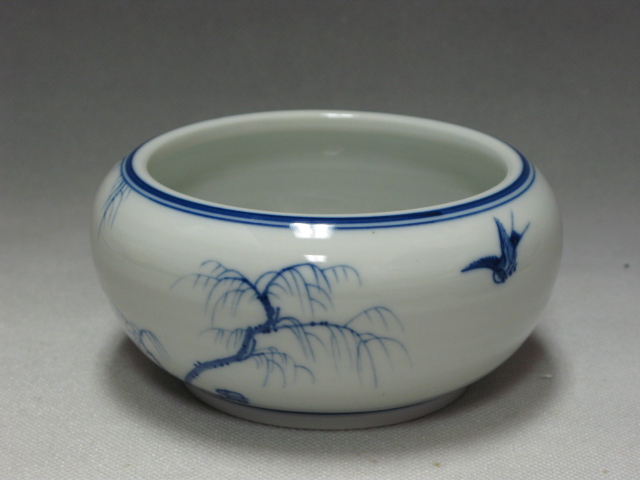 燕子中瓷器<br> Porcelain Water Bowl E